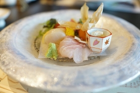 �����~����